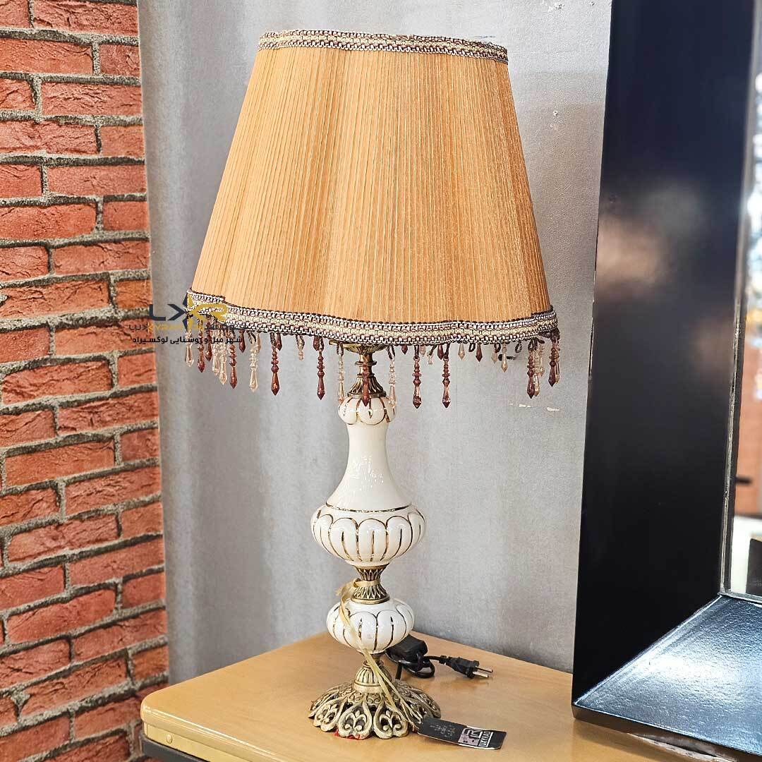 آباژور رومیزی نئوکلاسیک سفید طرح خاص