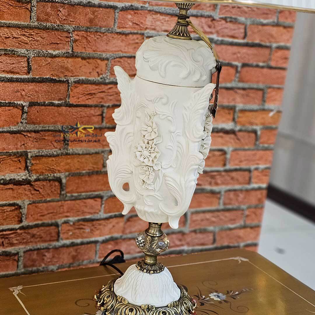 آباژور رومیزی نئوکلاسیک سفید طرح خاص