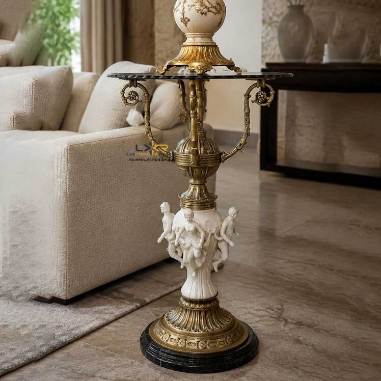 میز برنزی نئوکلاسیک با چینی سفید