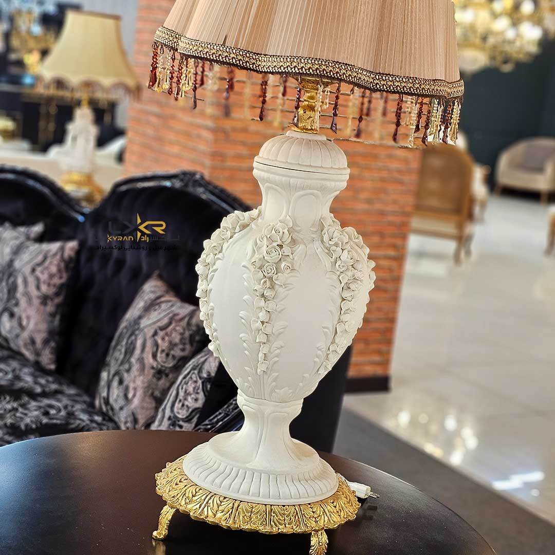  آباژور رومیزی نئوکلاسیک سفید طرح خاص 