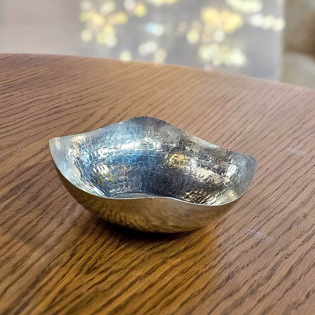 ظرف مسی قلم خورده