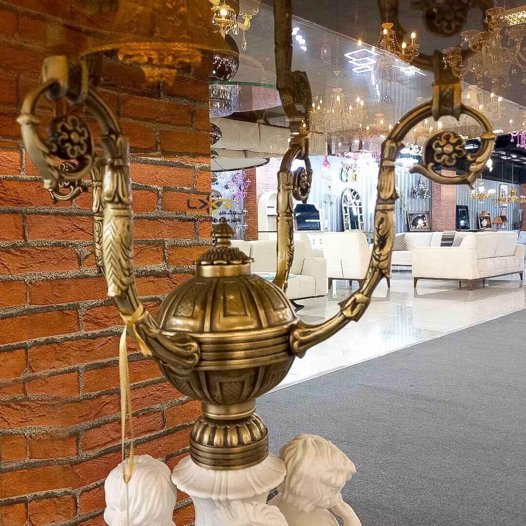  میز برنزی نئوکلاسیک با چینی سفید 