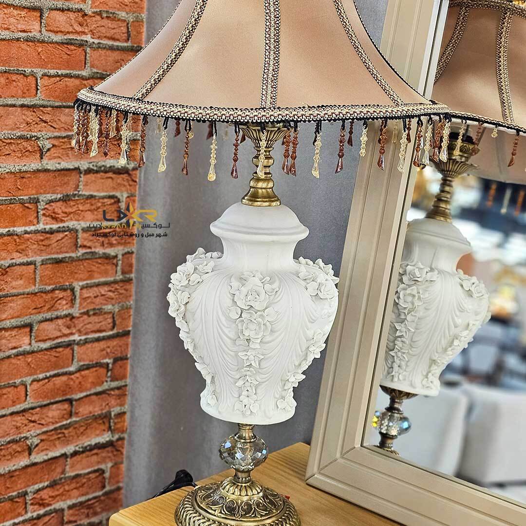 آباژور نئوکلاسیک برنزی و چینی سفید خاص