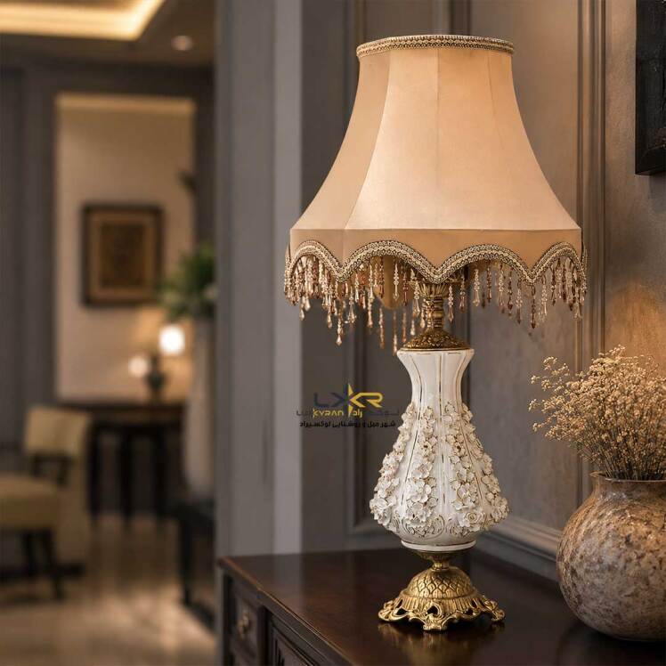 آباژور نئوکلاسیک برنزی و چینی سفید براق